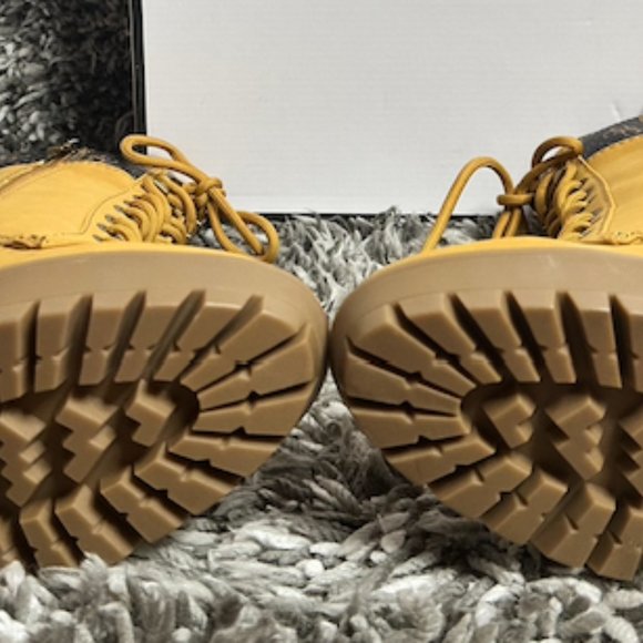 Guess Tan High Heel Boots - Elevate Your Style with Elegance size 9 - Picture 3 of 4